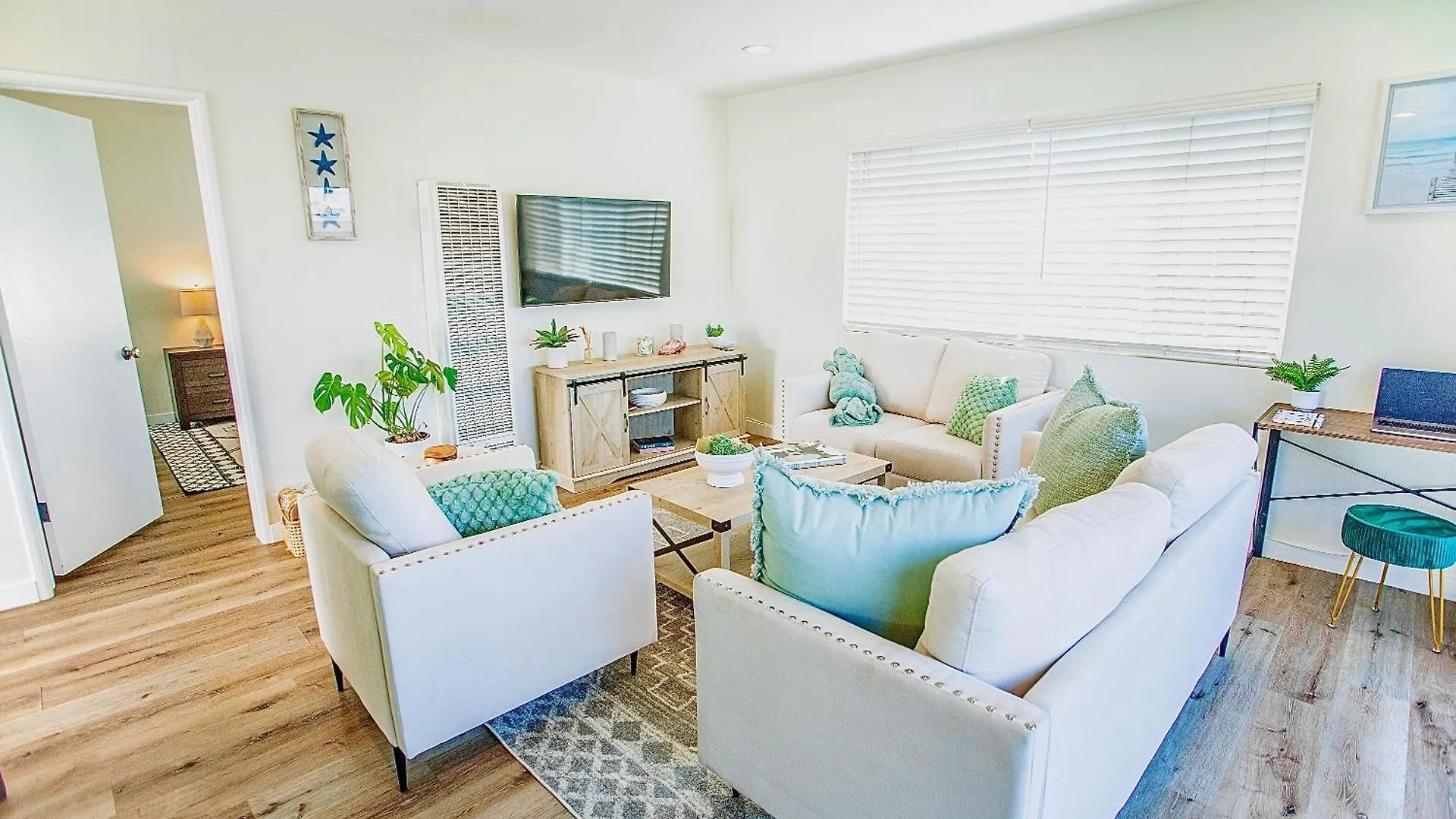 Beach House Steps To The Sand! Manhattan Beach Apartment